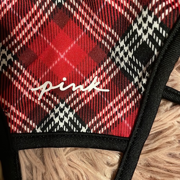 Victoria Secret Pink face mask you get 3 - Picture 3 of 5